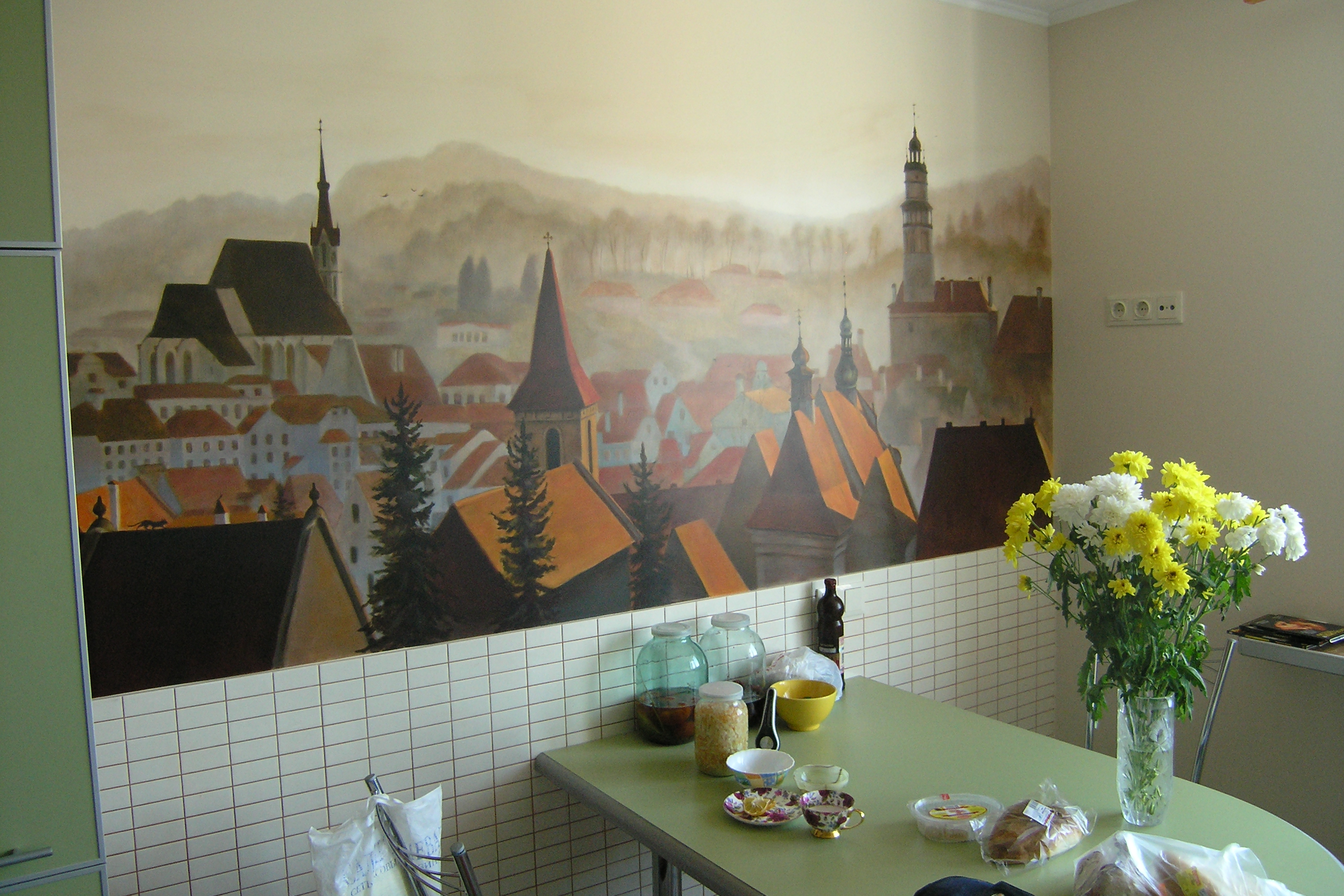 Роспись на стене кухни